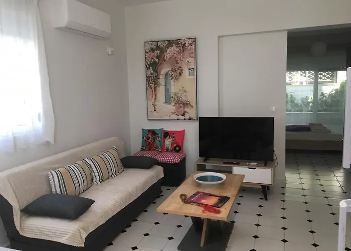 Daire Evelyn's Cozy Rhodes City